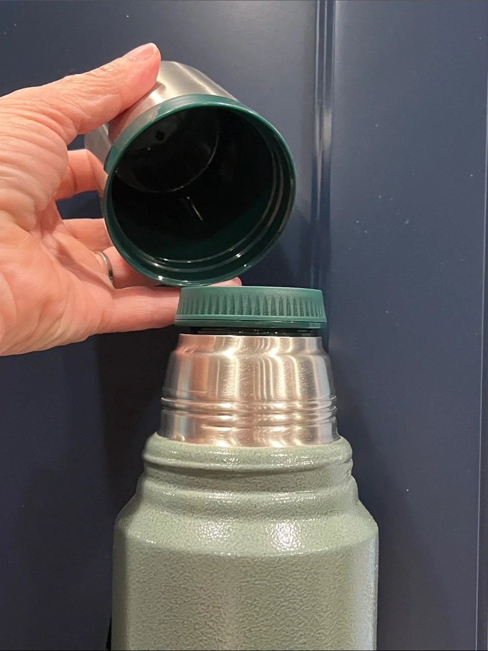 NWT Stanley Green and Silver Legendary Classic Vacuum Bottle Y13 - Picture 5 of 6